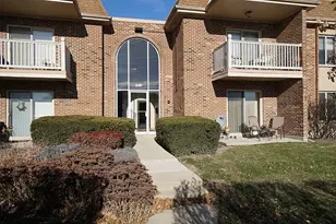 2411 N Kennicott Dr, Arlington Heights, IL 60004 - Photo 1