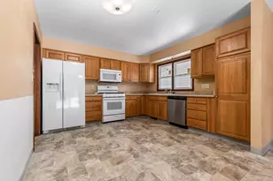 2035 Stornway Dr, Rockford, IL 61107 - Photo 6