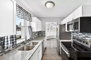 1045 S Columbine Ave, Lombard, IL 60148 - Photo 4