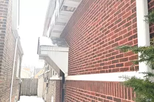 8352 S Phillips Ave, Chicago, IL 60617 - Photo 2