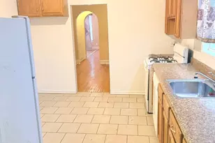 8352 S Phillips Ave, Chicago, IL 60617 - Photo 6