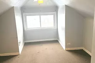 8352 S Phillips Ave, Chicago, IL 60617 - Photo 16