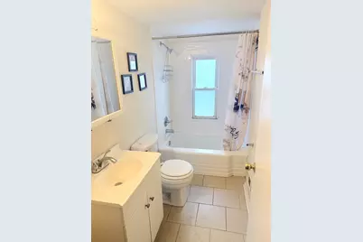 8352 S Phillips Avenue, Chicago, IL 60617 - Photo 12