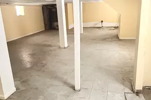 8352 S Phillips Ave, Chicago, IL 60617 - Photo 20