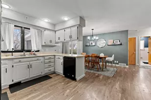 914 Donnie Ct, Joliet, IL 60435 - Photo 6