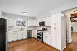 931 Canterbury Dr, Schaumburg, IL 60195 - Photo 4