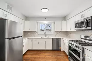 931 Canterbury Dr, Schaumburg, IL 60195 - Photo 6