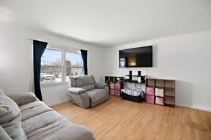 34 S Chestnut Ct, Glenwood, IL 60425 - Photo 2