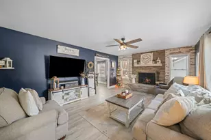 954 Holiday Dr, Lake Holiday, IL 60548 - Photo 4