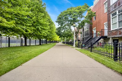 948 W 15th Place #1B, Chicago, IL 60608 - Photo 36