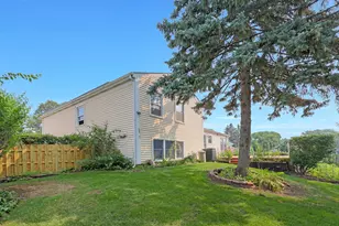 1356 Larchmont Dr, Buffalo Grove, IL 60089 - Photo 6