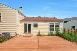 1356 Larchmont Dr, Buffalo Grove, IL 60089 - Photo 10