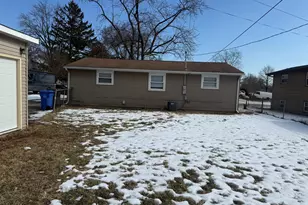 636 Jefferson Ave, Carpentersville, IL 60110 - Photo 10