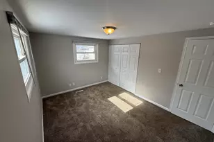 636 Jefferson Ave, Carpentersville, IL 60110 - Photo 4