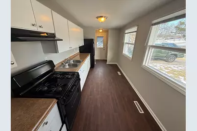 636 Jefferson Avenue, Carpentersville, IL 60110 - Photo 2