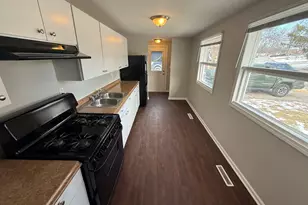 636 Jefferson Ave, Carpentersville, IL 60110 - Photo 2