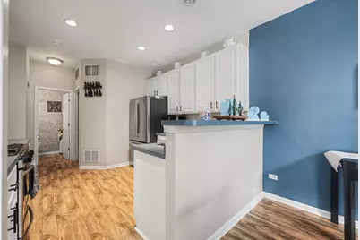 302 Tower Hill Drive #302, Saint Charles, IL 60175 - Photo 8