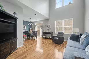 302 Tower Hill Dr, Saint Charles, IL 60175 - Photo 4