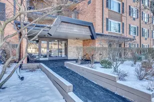 1107 S Old Wilke Rd, Arlington Heights, IL 60005 - Photo 2