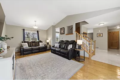 517 Danbury Drive, Carol Stream, IL 60188 - Photo 6