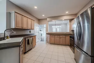 510 Harlowe Ln, Naperville, IL 60565 - Photo 6