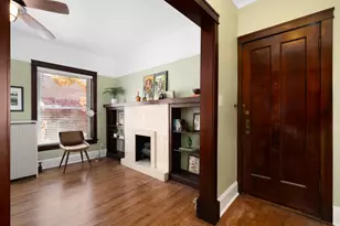 1464 W Argyle St, Chicago, IL 60640 - Photo 4