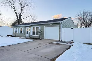 804 Hillside Dr, Streamwood, IL 60107 - Photo 2