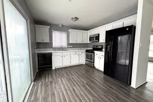 335 Shiloh Ln, Elgin, IL 60120 - Photo 6