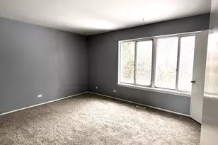 335 Shiloh Ln, Elgin, IL 60120 - Photo 8