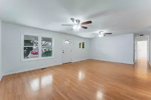 1348 Hartford St, Glendale Heights, IL 60139 - Photo 4