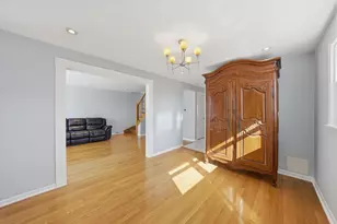 8215 Austin Ave, Burbank, IL 60459 - Photo 6