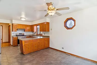 8301 Normandy Avenue, Burbank, IL 60459 - Photo 12