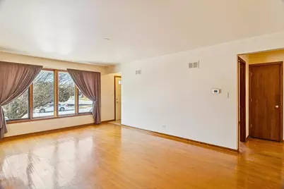 8301 Normandy Avenue, Burbank, IL 60459 - Photo 2