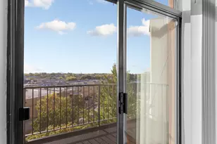 2451 W Howard St, Chicago, IL 60645 - Photo 10