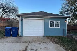 926 N 12th St, Dekalb, IL 60115 - Photo 2