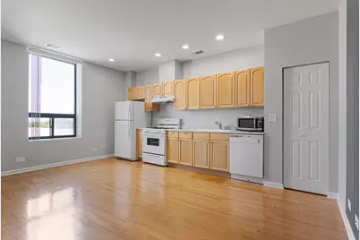 2451 W Howard Street #605, Chicago, IL 60645 - Photo 2