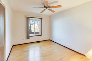 647 Cumberland Trail, Roselle, IL 60172 - Photo 16