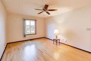 647 Cumberland Trail, Roselle, IL 60172 - Photo 12