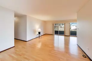 647 Cumberland Trail, Roselle, IL 60172 - Photo 4