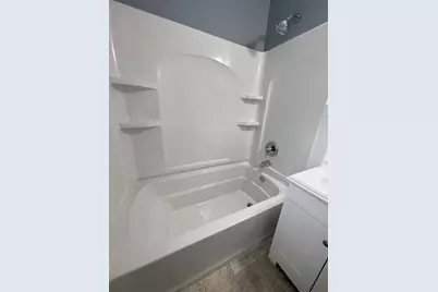 419 1/2 N 6th Street #UPPER, Dekalb, IL 60115 - Photo 10