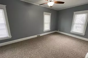 419 1/2 N 6th St, Dekalb, IL 60115 - Photo 16