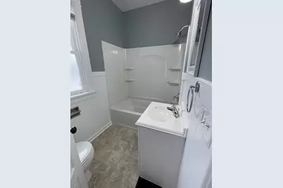 419 1/2 N 6th Street #UPPER, Dekalb, IL 60115 - Photo 8