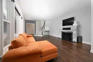 360 Erie Cir, Bloomingdale, IL 60108 - Photo 4