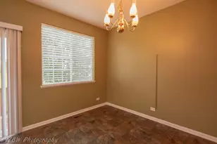1890 Fredericksburg Ln, Aurora, IL 60503 - Photo 4