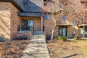 9 Oak Creek Dr, Buffalo Grove, IL 60089 - Photo 1