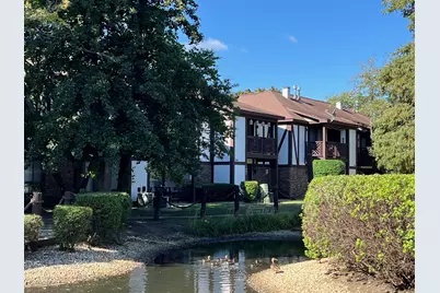 1607 Thames Court #D, Wheaton, IL 60189 - Photo 2