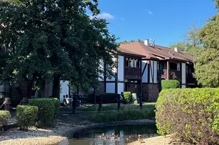 1607 Thames Ct, Wheaton, IL 60189 - Photo 2