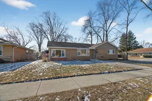 6935 W 115th Pl, Worth, IL 60482 - Photo 1