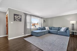 6935 W 115th Pl, Worth, IL 60482 - Photo 4