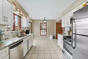 9341 S 82nd Ave, Hickory Hills, IL 60457 - Photo 6